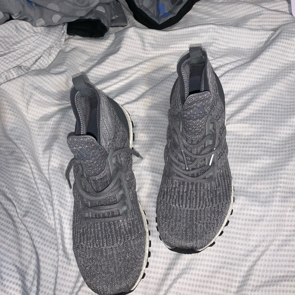 New high top ultaboost - Picture 1 of 5